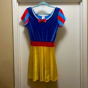 Snow White costume (kid teens or adult!)